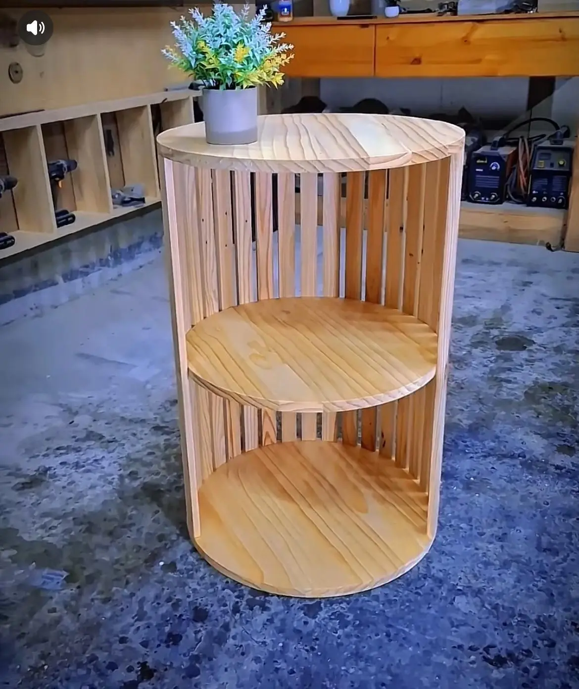 Tavolino rotondo artigianale in legno