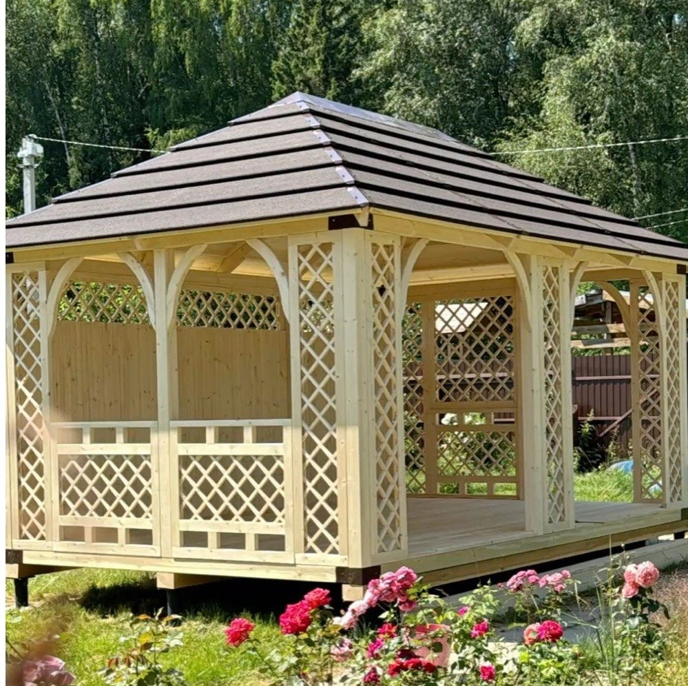 Gazebo decorativo con copertura in legno